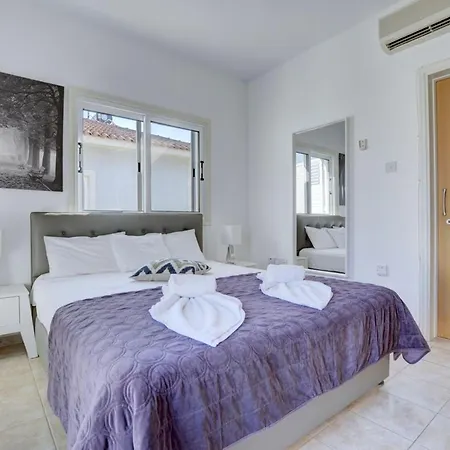 Oforo Selene - Stunning 4 Bedroom - By Fig Tree Bay - Sea Views Villa *