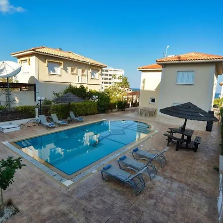 Oforo Selene - Stunning 4 Bedroom - By Fig Tree Bay - Sea Views *