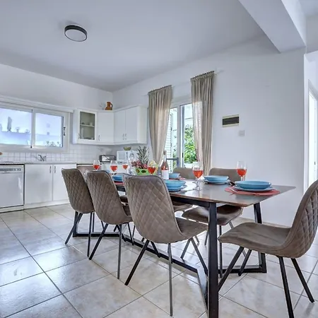 Oforo Selene - Stunning 4 Bedroom - By Fig Tree Bay - Sea Views Villa Protaras