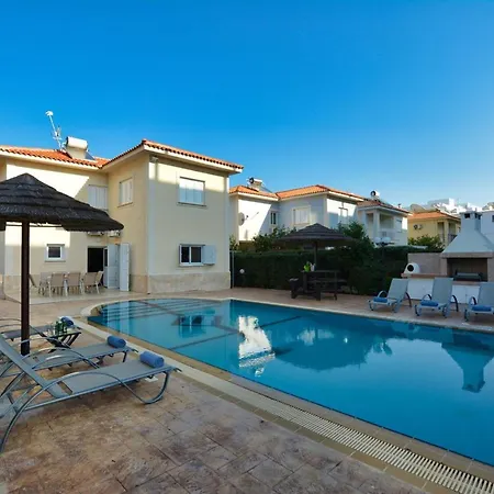 Oforo Selene - Stunning 4 Bedroom - By Fig Tree Bay - Sea Views *
