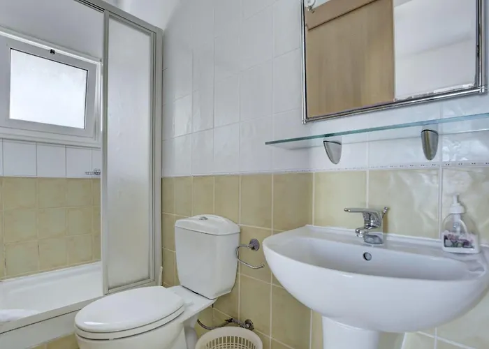 Oforo Selene - Stunning 4 Bedroom - By Fig Tree Bay - Sea View