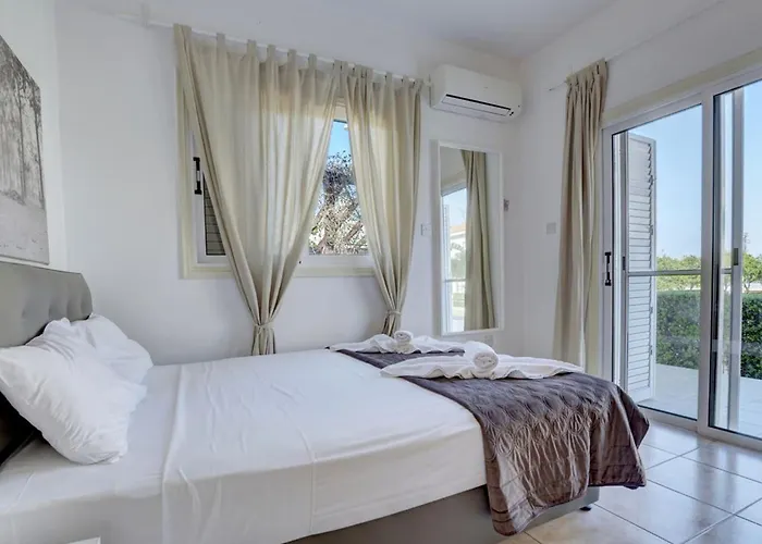 Oforo Selene - Stunning 4 Bedroom - By Fig Tree Bay - Sea View * 프로타라스